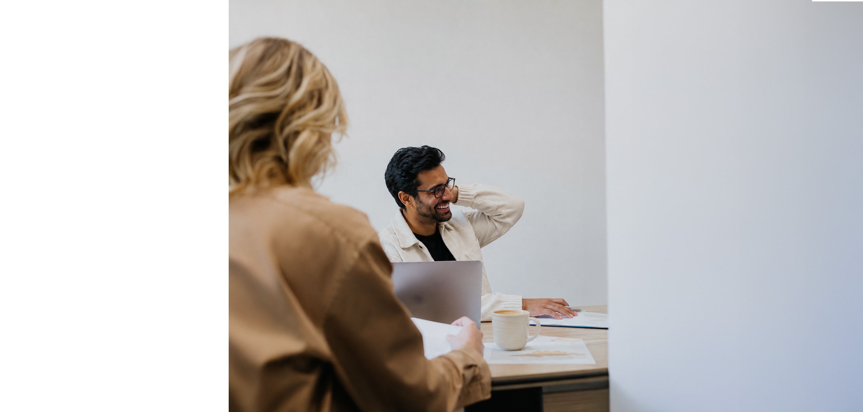 A contractor meeting with a Coral advisor